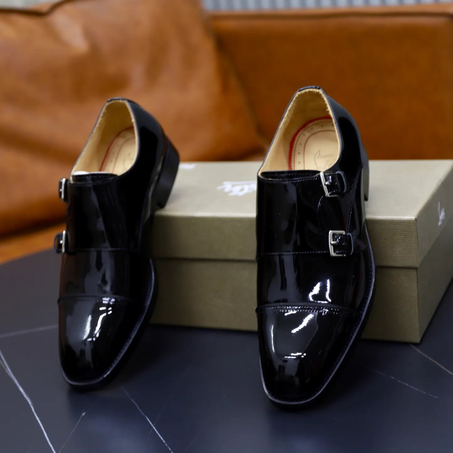 Ex-factory price: 620💰Christia*.Loubouti*🆑High-end men’s business formal leather shoes | Classic red sole shoes | Original imported first-layer cowhide | Water-dyed cowhide lining | Italian imported red rubber outsole | High-end luxury | Perfect interpretation of fashion, sunshine, style, suitable for various occasions Size: 39-44 (38.45 custom-made)